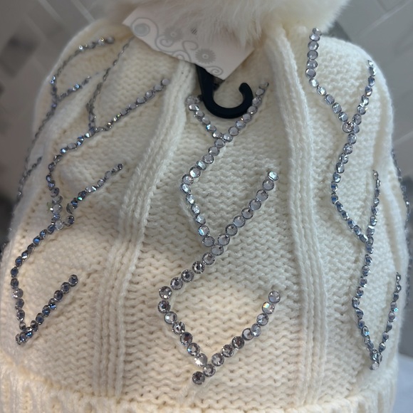 Ugg white rhinestone hat new - Picture 2 of 4